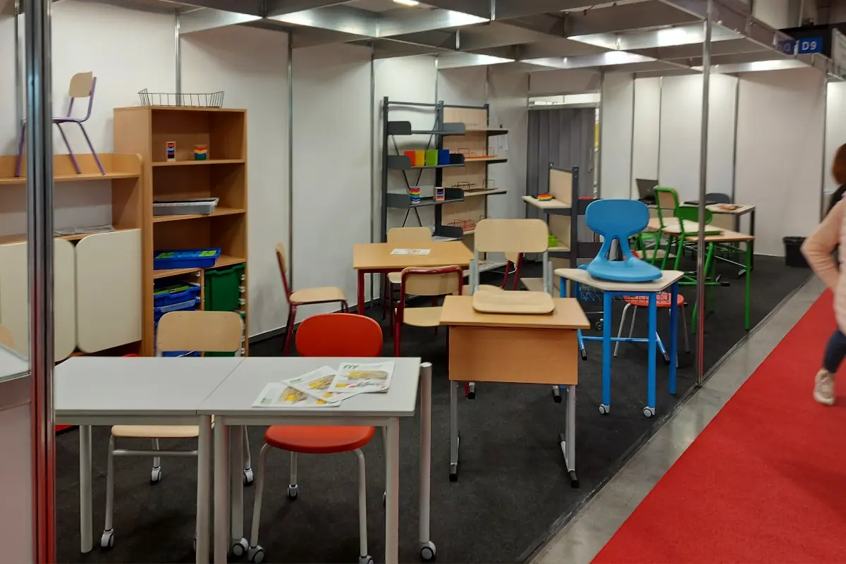 Подвижни ученически маси